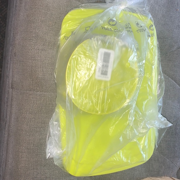 Tupperware uncrustable/ empanada maker - Picture 2 of 2